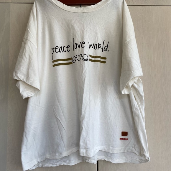 Peace Love World tee. Large. Like new